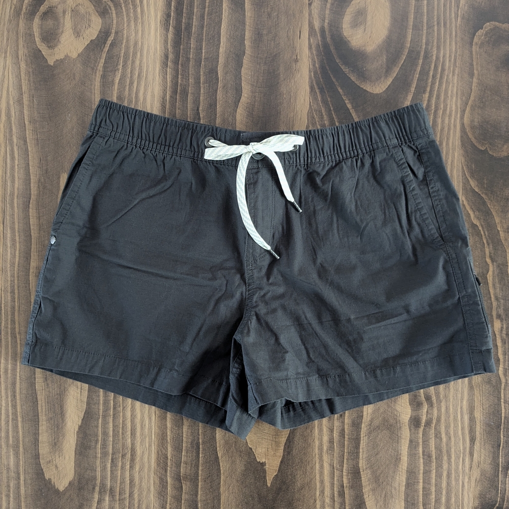 Vuori Black Cargo Pants with Textured Fabric